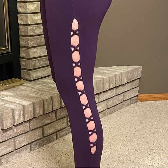 Athleta elation leggings with open detailing on side of legs - Picture 4 of 4